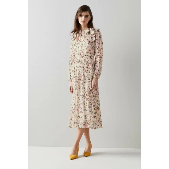 unnamed-file-1119.jpg LK Bennett X Royal Ascot Cream Gish Silk Apple Blossom Print Dress -LK Bennett Shop unnamed file 1119