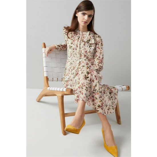 unnamed-file-1121.jpg LK Bennett X Royal Ascot Cream Gish Silk Apple Blossom Print Dress -LK Bennett Shop unnamed file 1121